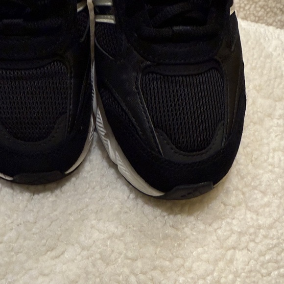 Adidas Black and White cloud foam sneakers NWOT - Picture 5 of 9